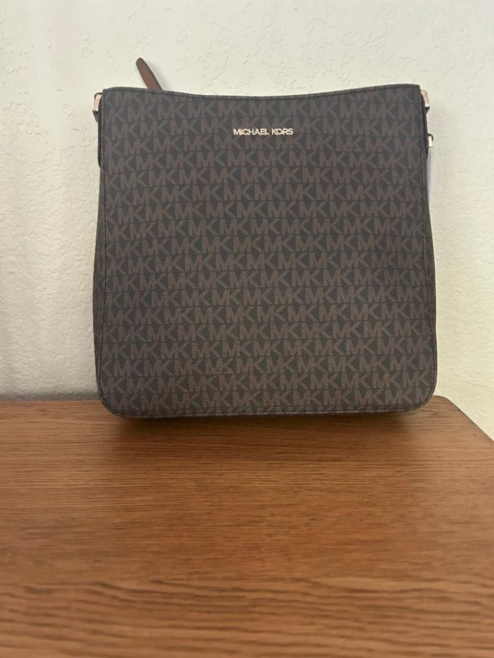 Michael Kors Jet Set Travel Messenger Bag